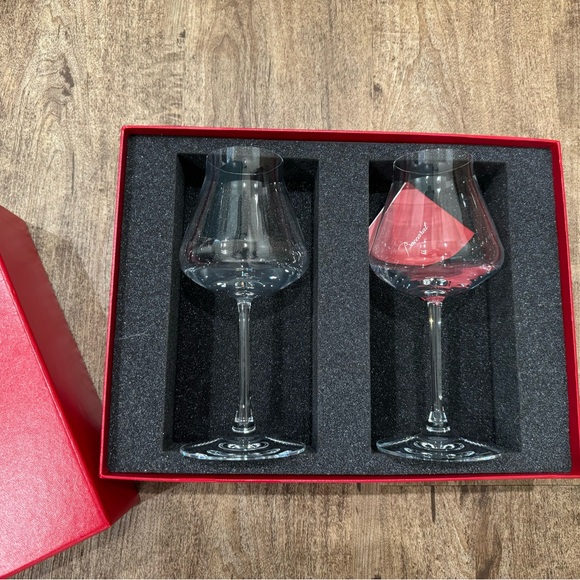 Baccarat Chateau Wine Glasses, Set of 2 - Picture 3 of 3